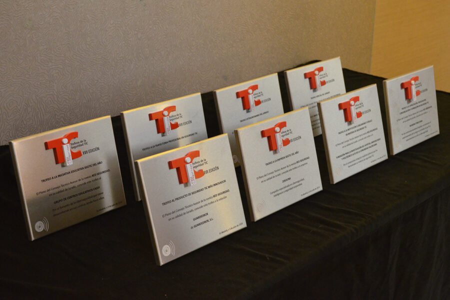 Placas Trofeos de la Seguridad TIC